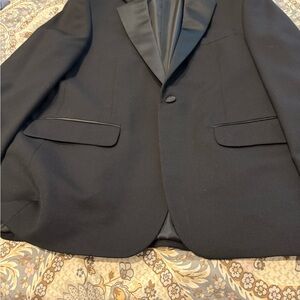 Elegant Black Men's Tuxedo Jacket and Tux Pants